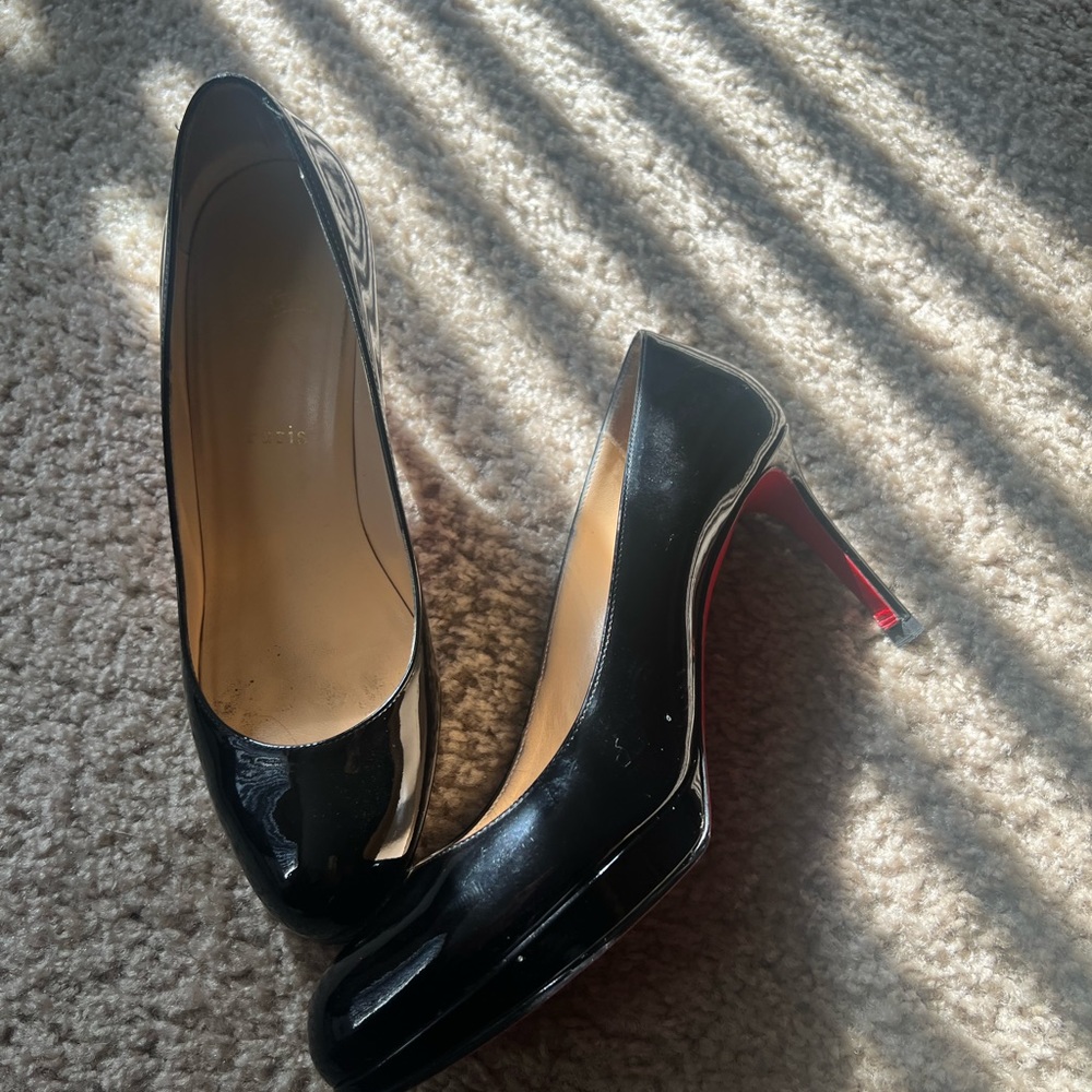 Christian Louboutin - Picture 8 of 10